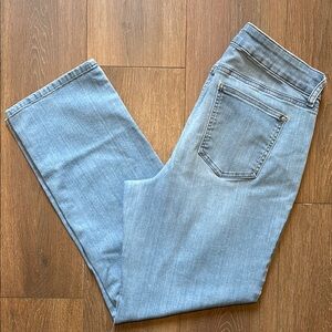 Chico’s Straight Leg Jean. Size 2.5 Regular. Light Wash